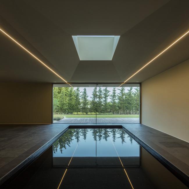 BIM建筑|如帘幕轻轻拉上：葡萄牙Beloura House IV室第