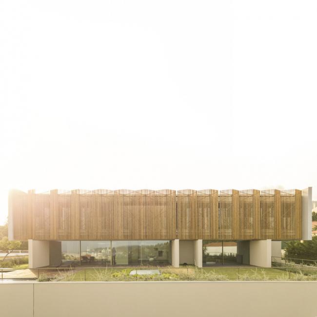 BIM建筑|如帘幕轻轻拉上：葡萄牙Beloura House IV室第