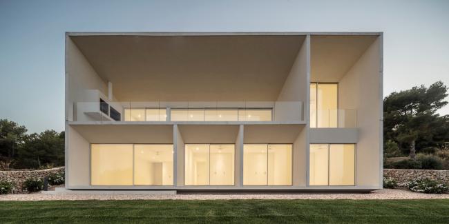 BIM建筑|面向海边睁开的年夜跨度不雅景台，极简天然的构架式室第