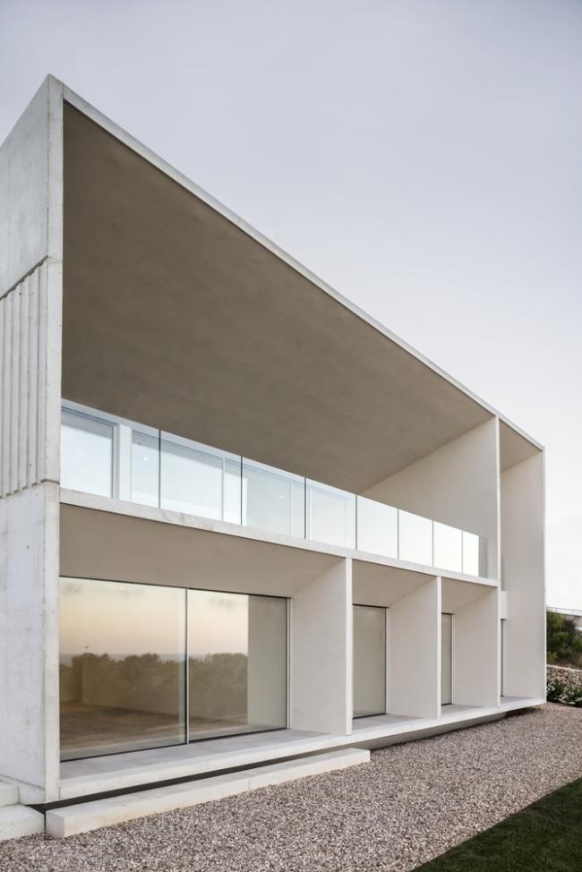 BIM建筑|面向海边睁开的年夜跨度不雅景台，极简天然的构架式室第