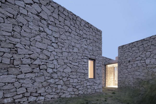 BIM建筑|红石山房 / 百子甲壹