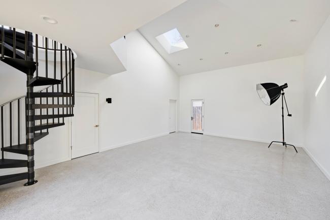 BIM建筑|一处朴实迷人的扩建 / 摄影师工作室