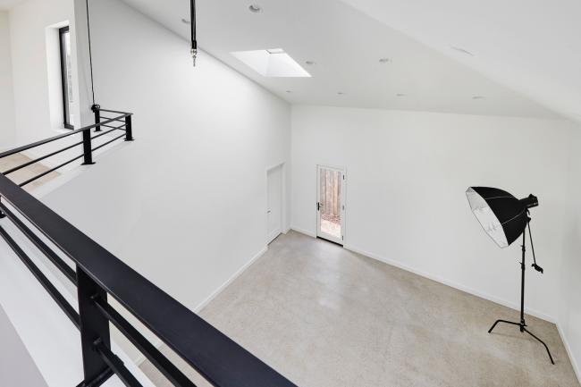 BIM建筑|一处朴实迷人的扩建 / 摄影师工作室