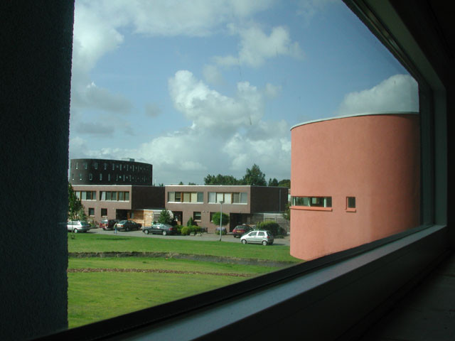 BIM建筑|多年后一个被抛弃设计的更生，一面巨墙朋分的立体室第 / Wall House 2