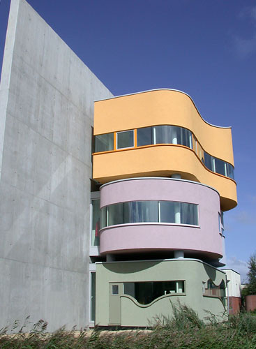 BIM建筑|多年后一个被抛弃设计的更生，一面巨墙朋分的立体室第 / Wall House 2