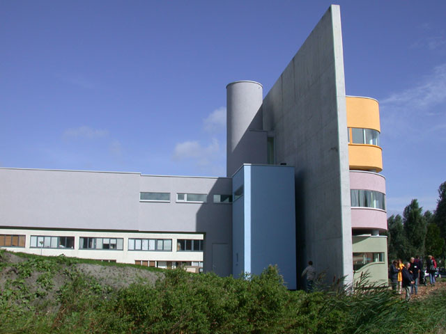 BIM建筑|多年后一个被抛弃设计的更生，一面巨墙朋分的立体室第 / Wall House 2