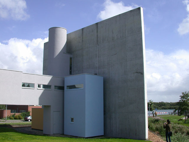 BIM建筑|多年后一个被抛弃设计的更生，一面巨墙朋分的立体室第 / Wall House 2