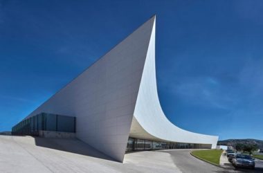 BIM建筑|优雅如天鹅展翅：巴西Roberto Herbster Gusmão黉舍-BIM建筑网