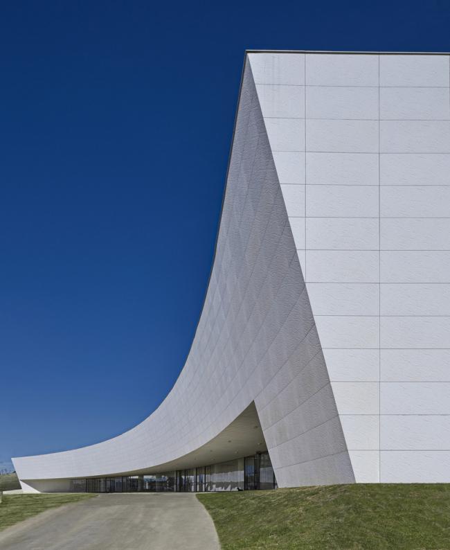 BIM建筑|优雅如天鹅展翅：巴西Roberto Herbster Gusmão黉舍