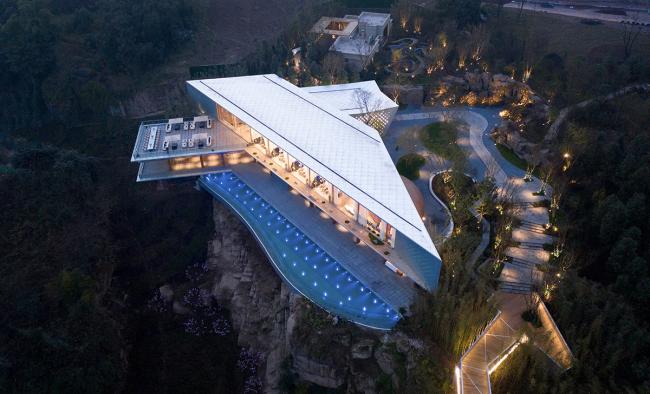 BIM建筑|山崖之巅,格构空间-重庆御临府艺术中间 / 成执设计