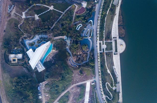 BIM建筑|山崖之巅,格构空间-重庆御临府艺术中间 / 成执设计