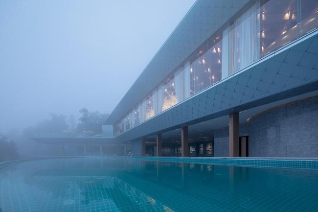 BIM建筑|山崖之巅,格构空间-重庆御临府艺术中间 / 成执设计