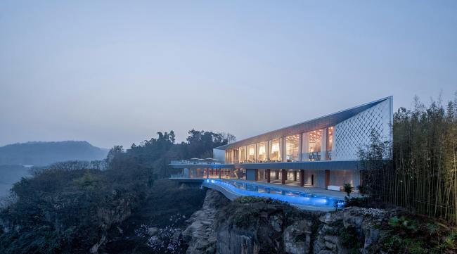 BIM建筑|山崖之巅,格构空间-重庆御临府艺术中间 / 成执设计