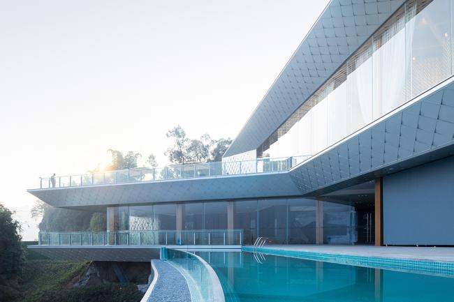 BIM建筑|山崖之巅,格构空间-重庆御临府艺术中间 / 成执设计