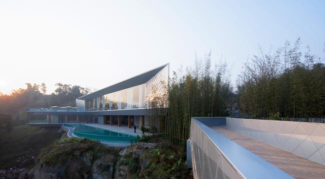 BIM建筑|山崖之巅,格构空间-重庆御临府艺术中间 / 成执设计