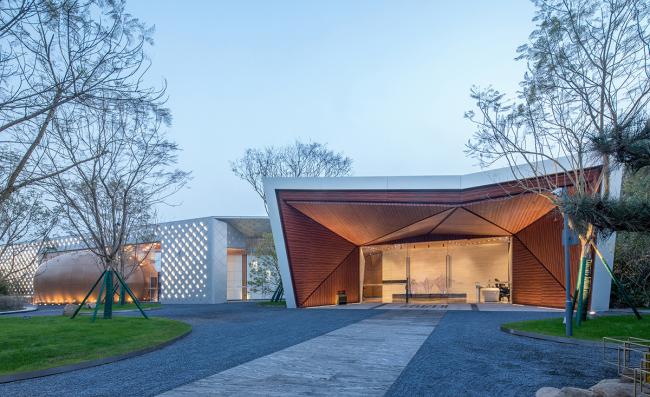 BIM建筑|山崖之巅,格构空间-重庆御临府艺术中间 / 成执设计