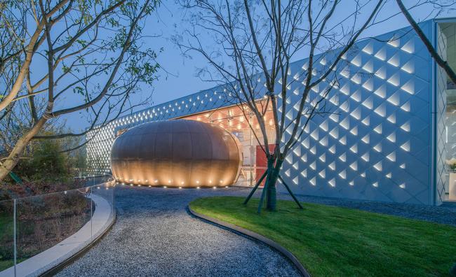 BIM建筑|山崖之巅,格构空间-重庆御临府艺术中间 / 成执设计