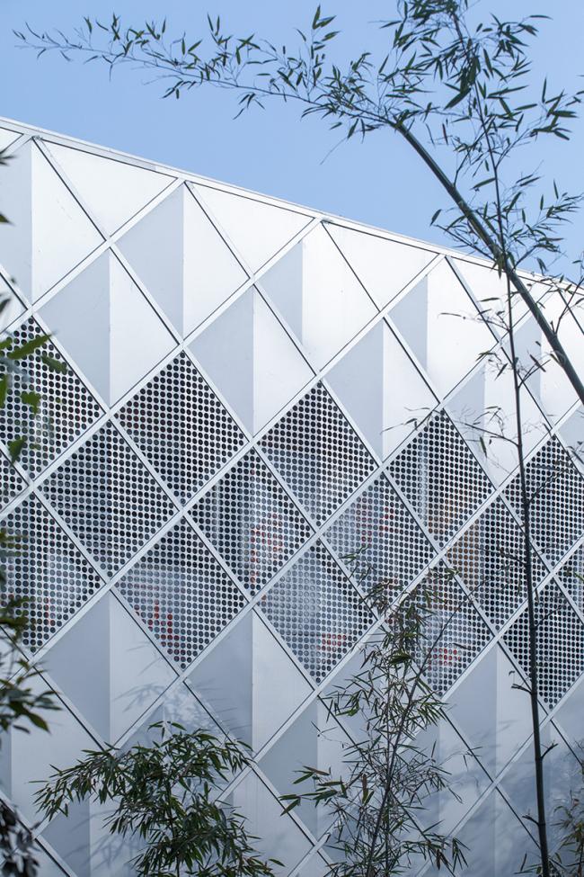 BIM建筑|山崖之巅,格构空间-重庆御临府艺术中间 / 成执设计