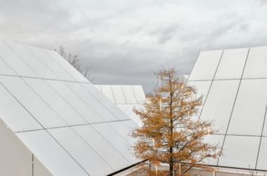 BIM建筑|法国里昂奥特莱斯，白色斗室子组成村落 / Gianni Ranaulo Design-BIM建筑网