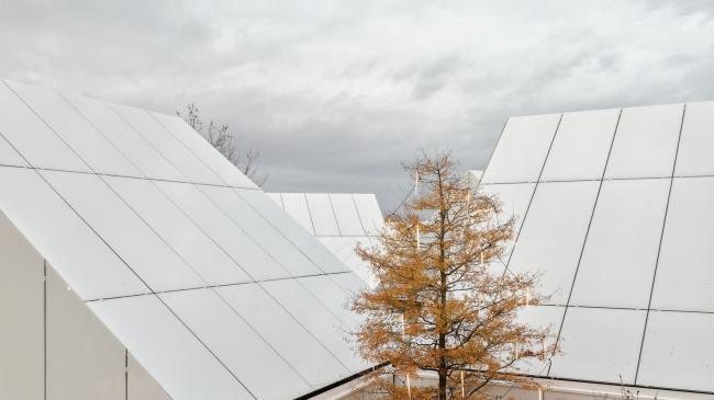 BIM建筑|法国里昂奥特莱斯，白色斗室子组成村落 / Gianni Ranaulo Design