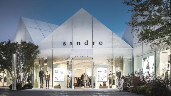 BIM建筑|法国里昂奥特莱斯，白色斗室子组成村落 / Gianni Ranaulo Design