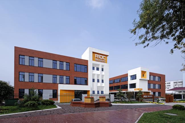 BIM建筑|朝阳当照，日照产业设计中间改革设计 / 上海善祥建筑设计