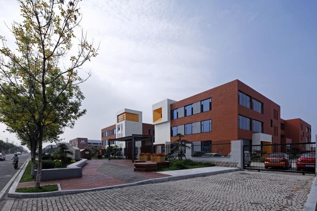 BIM建筑|朝阳当照，日照产业设计中间改革设计 / 上海善祥建筑设计