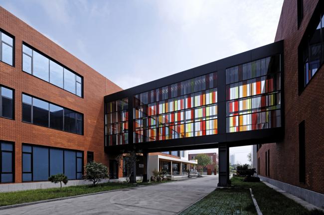 BIM建筑|朝阳当照，日照产业设计中间改革设计 / 上海善祥建筑设计