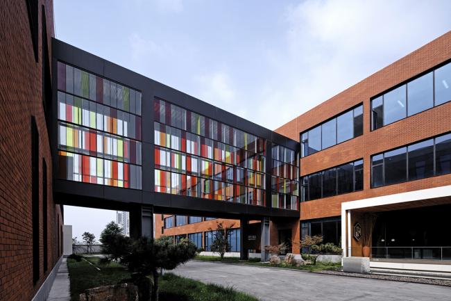 BIM建筑|朝阳当照，日照产业设计中间改革设计 / 上海善祥建筑设计