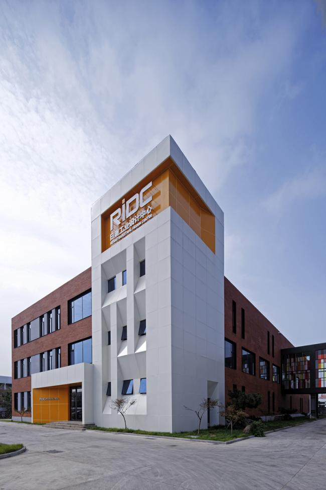 BIM建筑|朝阳当照，日照产业设计中间改革设计 / 上海善祥建筑设计