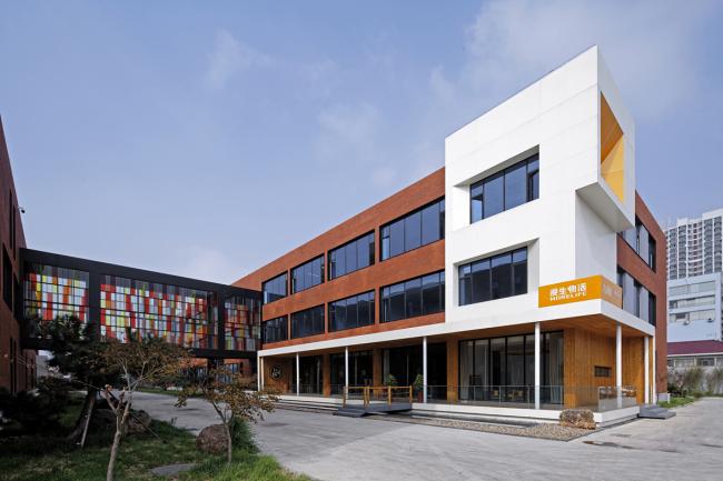 BIM建筑|朝阳当照，日照产业设计中间改革设计 / 上海善祥建筑设计