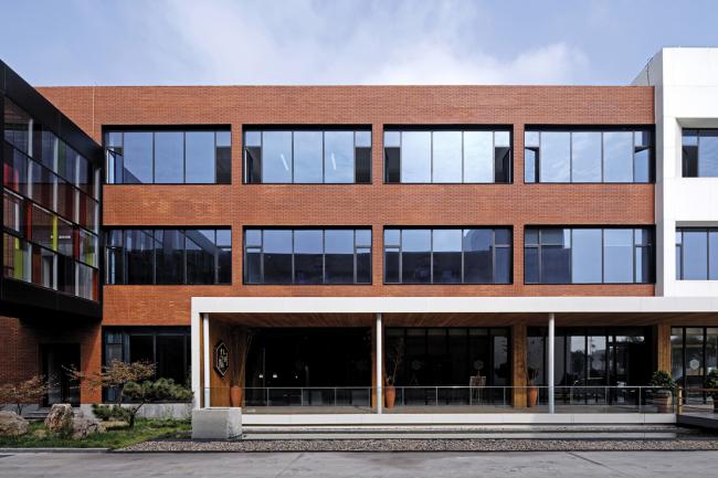 BIM建筑|朝阳当照，日照产业设计中间改革设计 / 上海善祥建筑设计