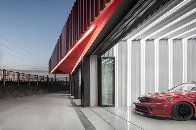 BIM建筑|一场汽车喜好者的社交试验，The Pit House汽车俱乐部 / 上建下筑工作室