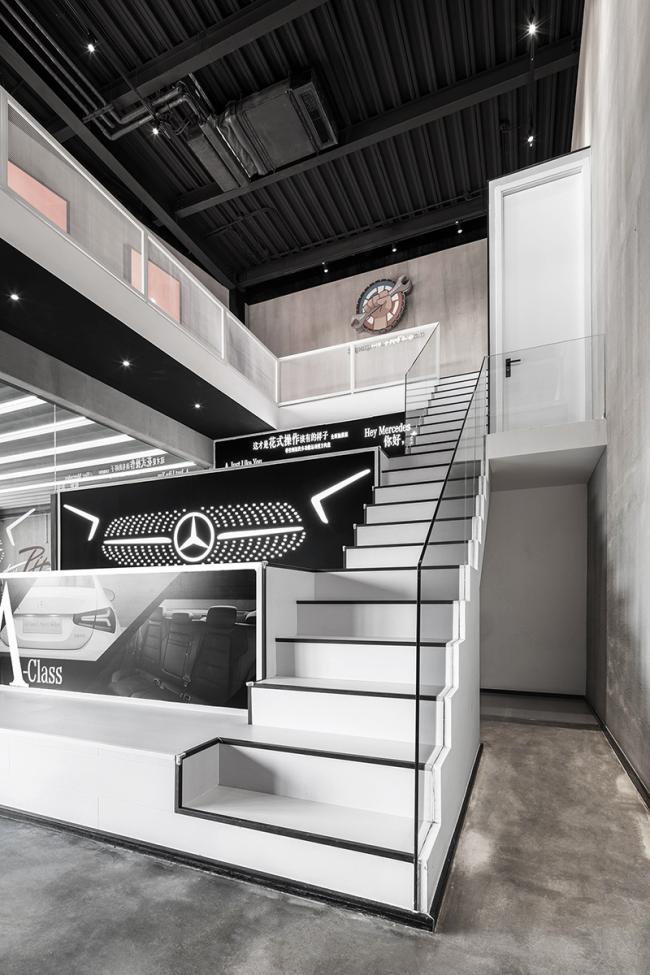 BIM建筑|一场汽车喜好者的社交试验，The Pit House汽车俱乐部 / 上建下筑工作室