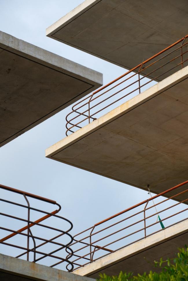 BIM建筑|远眺海面的多米诺屋子 / Taller de Arquitectura X / Alberto Kalach