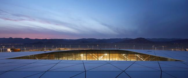 BIM建筑|苍莽戈壁中的一片白色蘑菇岩：以色列蒂姆纳国际机场