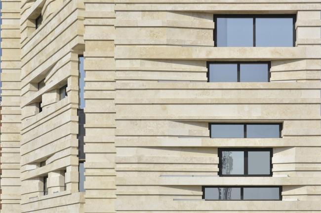 BIM建筑|如同被风化的粗粝岩石：阿维尼室第楼 | Heram建筑事务所