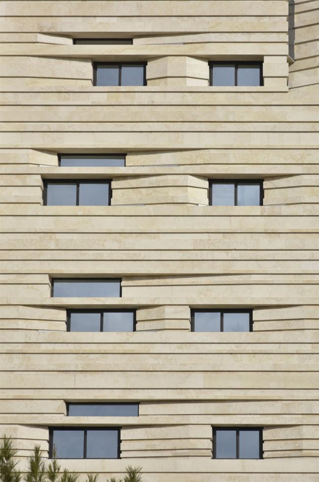 BIM建筑|如同被风化的粗粝岩石：阿维尼室第楼 | Heram建筑事务所