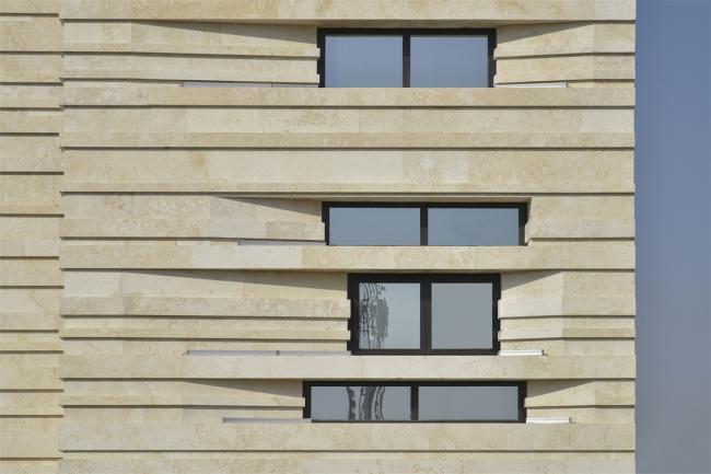 BIM建筑|如同被风化的粗粝岩石：阿维尼室第楼 | Heram建筑事务所