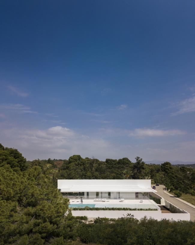 BIM建筑|在宏大的“T”形屋顶上远眺海面：霍夫曼之家