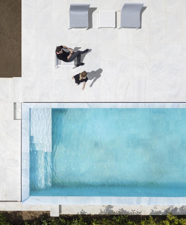 BIM建筑|在宏大的“T”形屋顶上远眺海面：霍夫曼之家