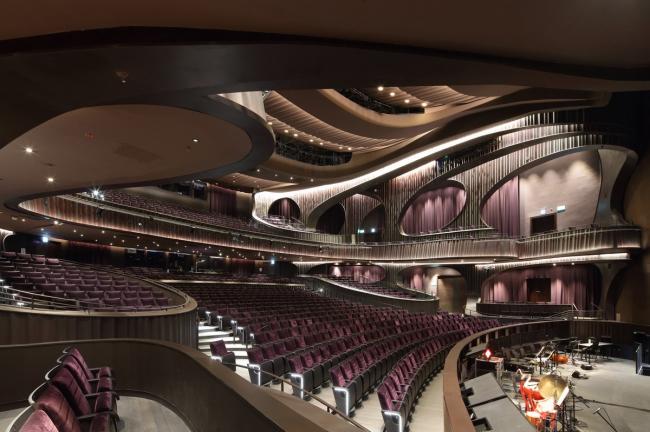 BIM建筑|喷鼻港戏曲中间 / Revery Architecture