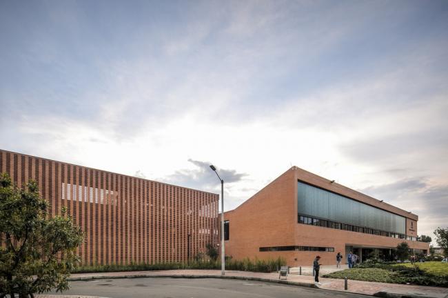 BIM建筑|天井中的黉舍，黉舍中的天井：哥伦比亚中小黉舍