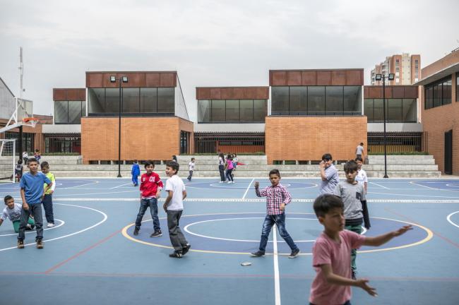 BIM建筑|天井中的黉舍，黉舍中的天井：哥伦比亚中小黉舍