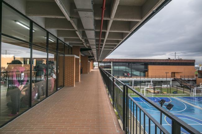 BIM建筑|天井中的黉舍，黉舍中的天井：哥伦比亚中小黉舍