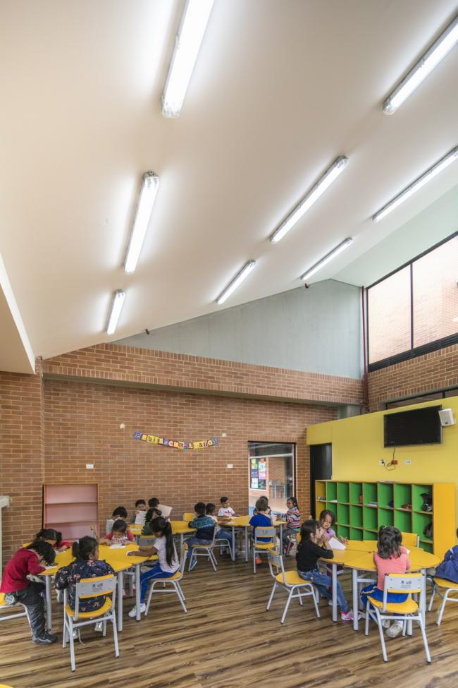 BIM建筑|天井中的黉舍，黉舍中的天井：哥伦比亚中小黉舍
