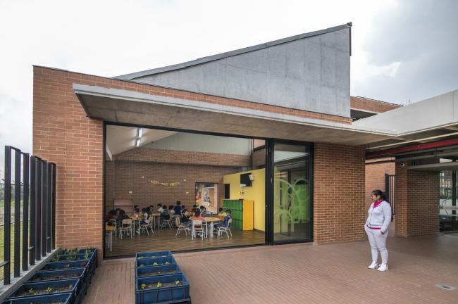 BIM建筑|天井中的黉舍，黉舍中的天井：哥伦比亚中小黉舍