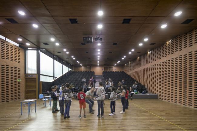 BIM建筑|天井中的黉舍，黉舍中的天井：哥伦比亚中小黉舍