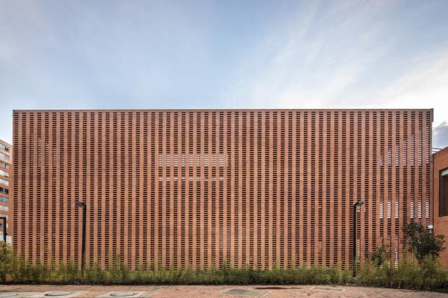 BIM建筑|天井中的黉舍，黉舍中的天井：哥伦比亚中小黉舍