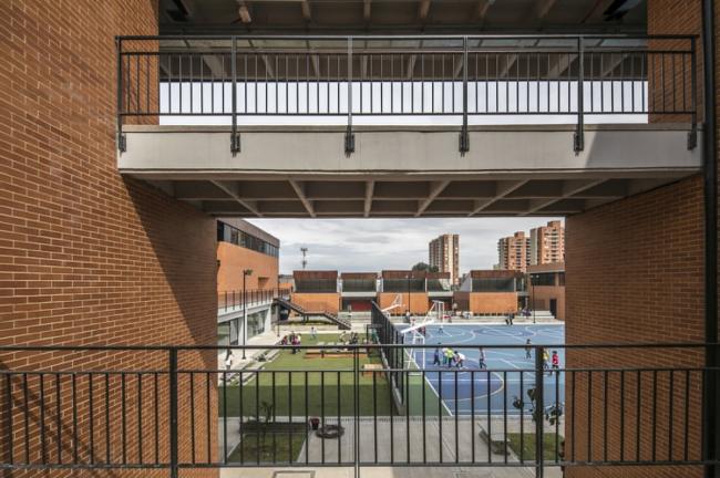 BIM建筑|天井中的黉舍，黉舍中的天井：哥伦比亚中小黉舍